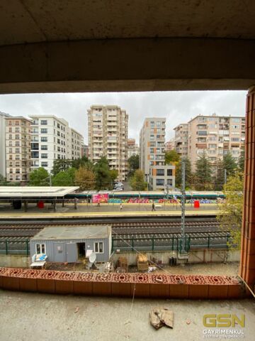 FENERYOLU MARMARAY İSTASYONDA DAİRELER